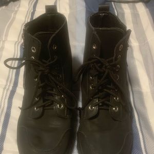 Size 8 black boots